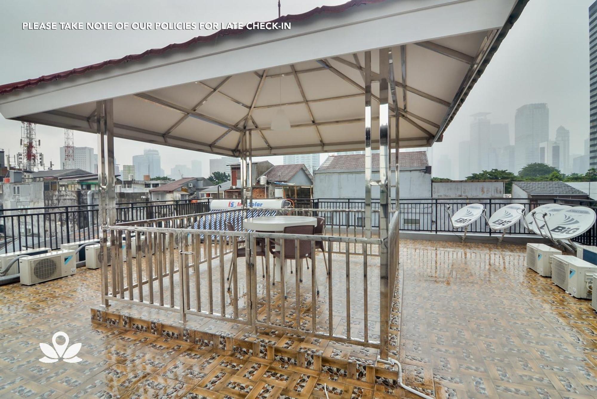 Zen Rooms Near Stasiun Sudirman Jakarta Exterior photo
